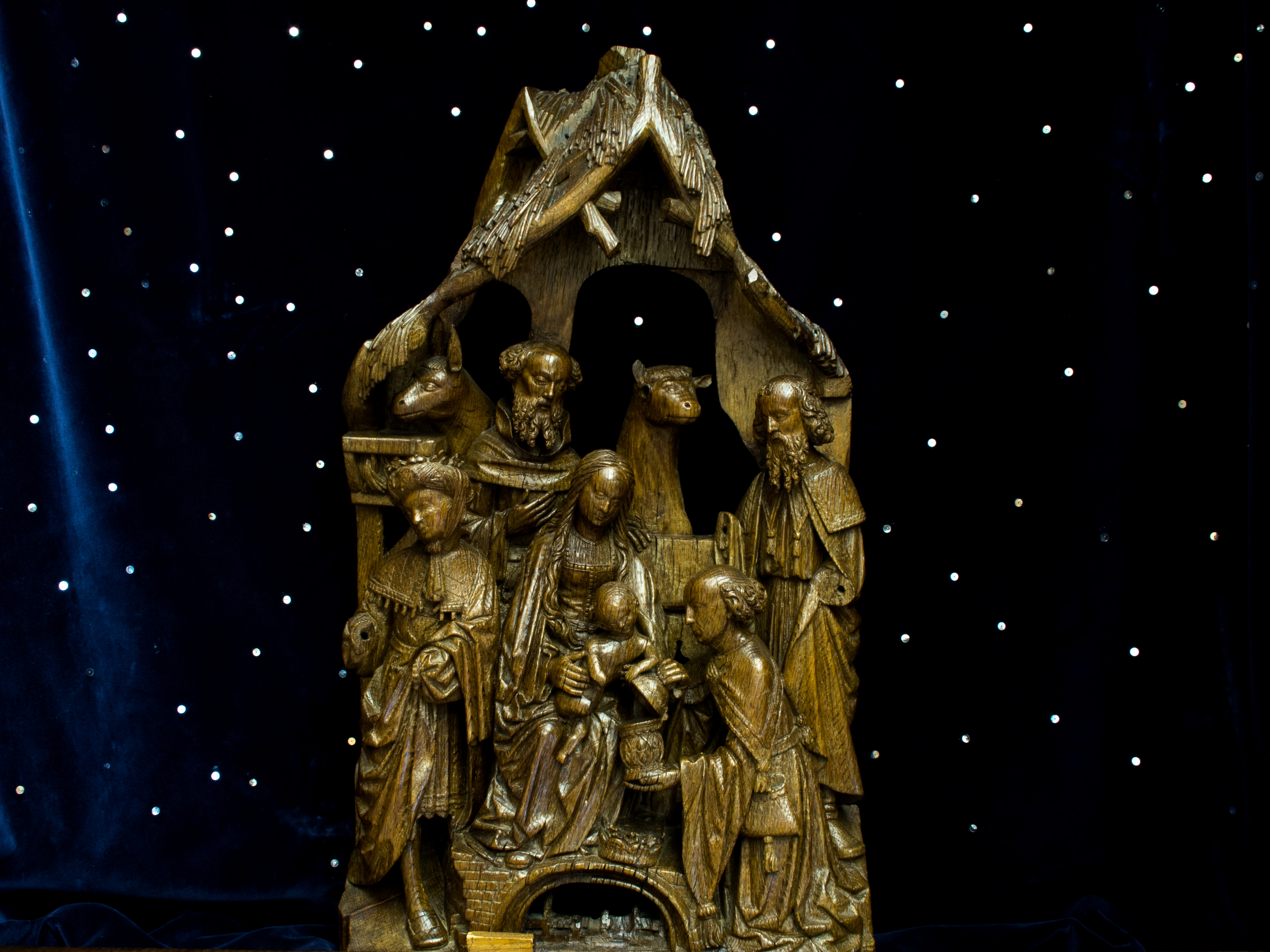 Este fragmento de retablo del siglo XV representa la "Adoración de los Reyes"; se puede encontrar en la Casa Museu Guerra Junqueiro de Oporto, muy cerca de la Catedral.